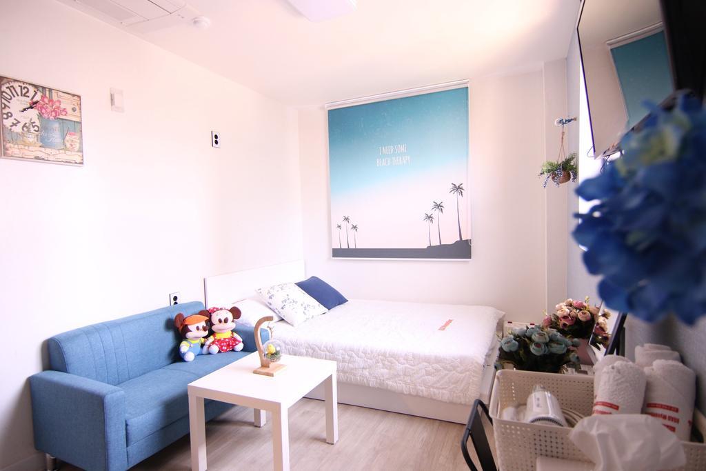 Road Myeongdong Hotel Seoul Bagian luar foto