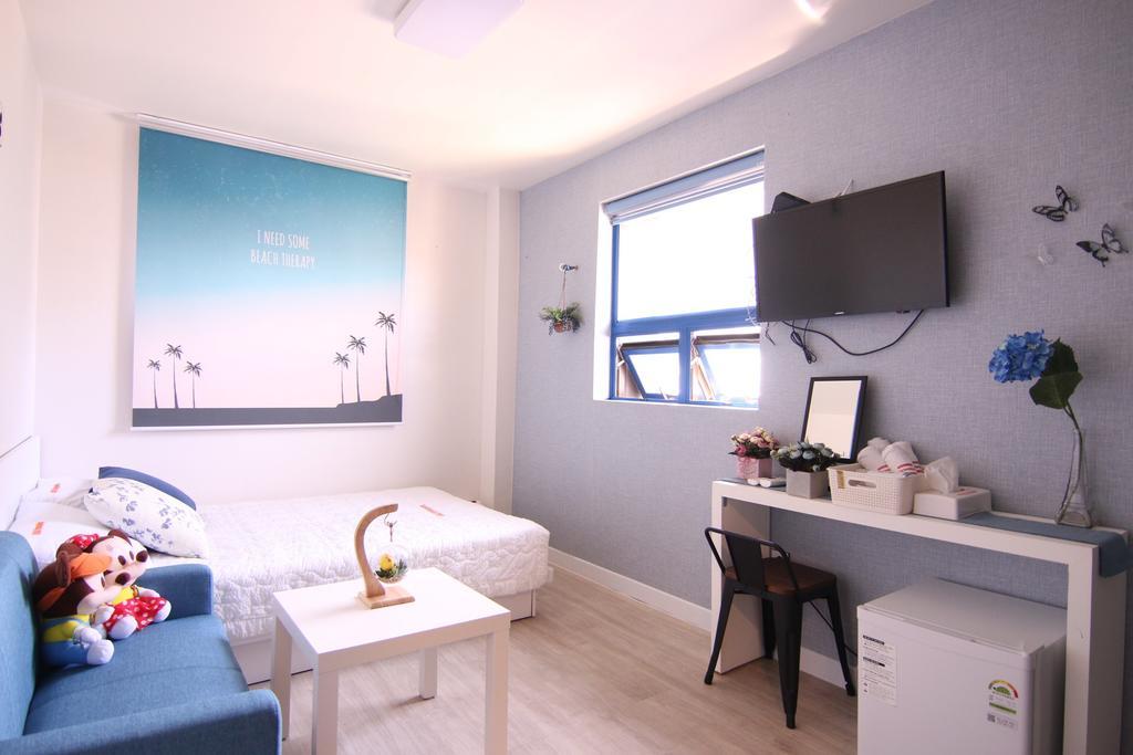 Road Myeongdong Hotel Seoul Bagian luar foto
