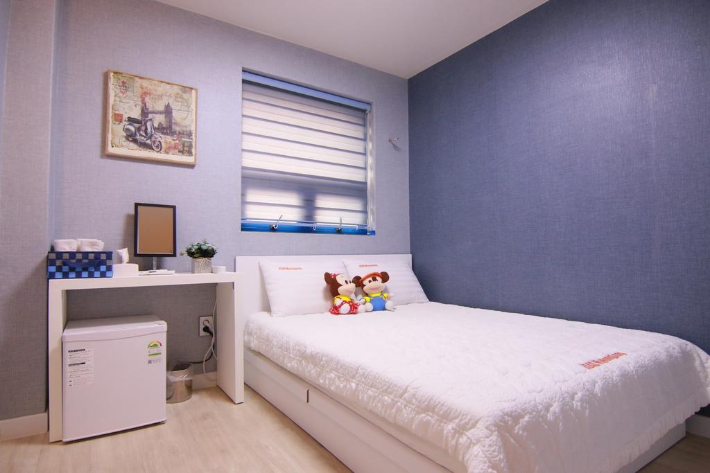 Road Myeongdong Hotel Seoul Bagian luar foto
