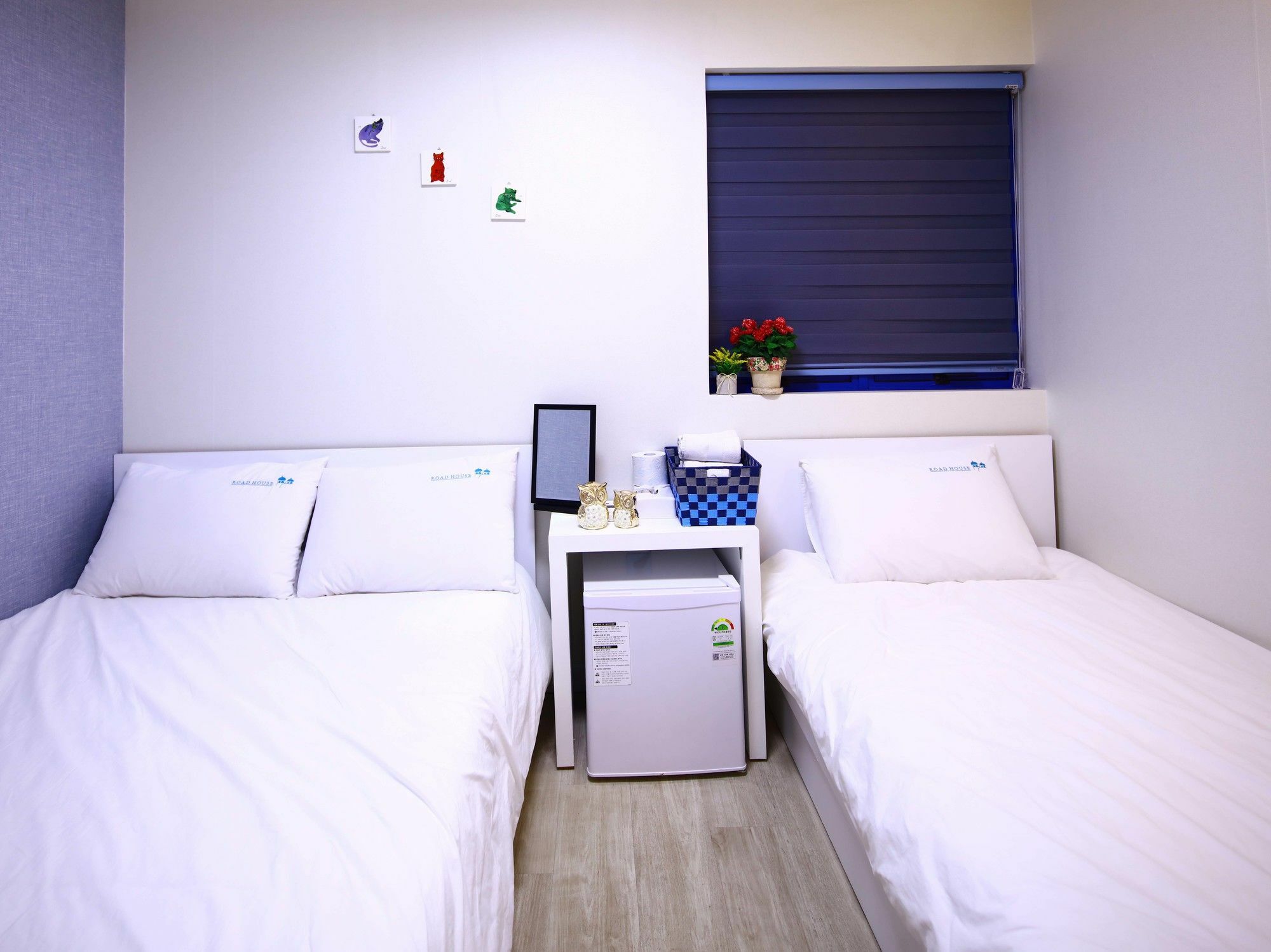 Road Myeongdong Hotel Seoul Bagian luar foto
