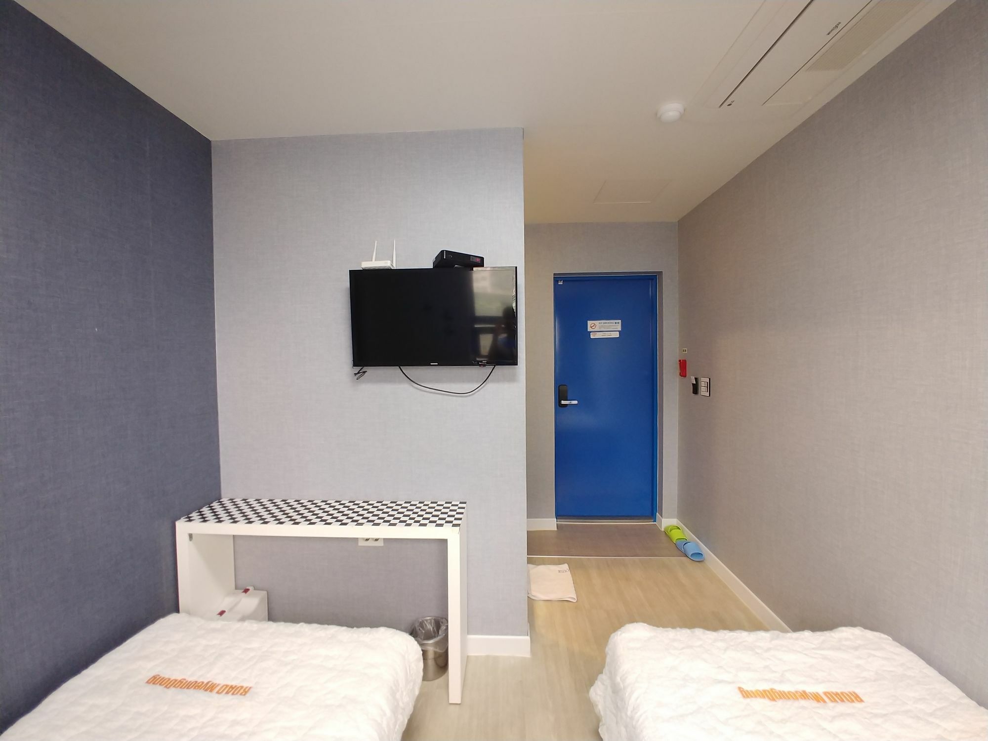 Road Myeongdong Hotel Seoul Bagian luar foto