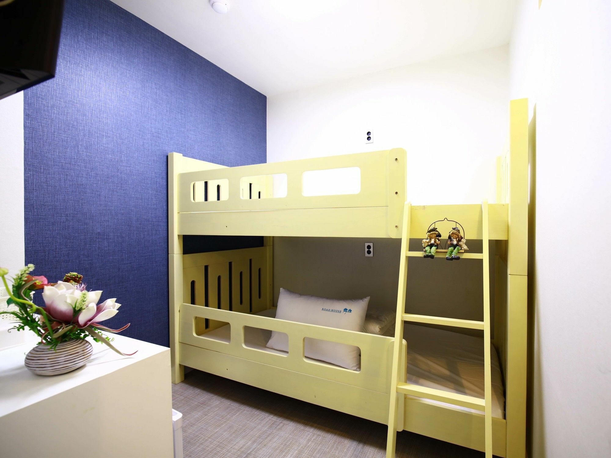 Road Myeongdong Hotel Seoul Bagian luar foto