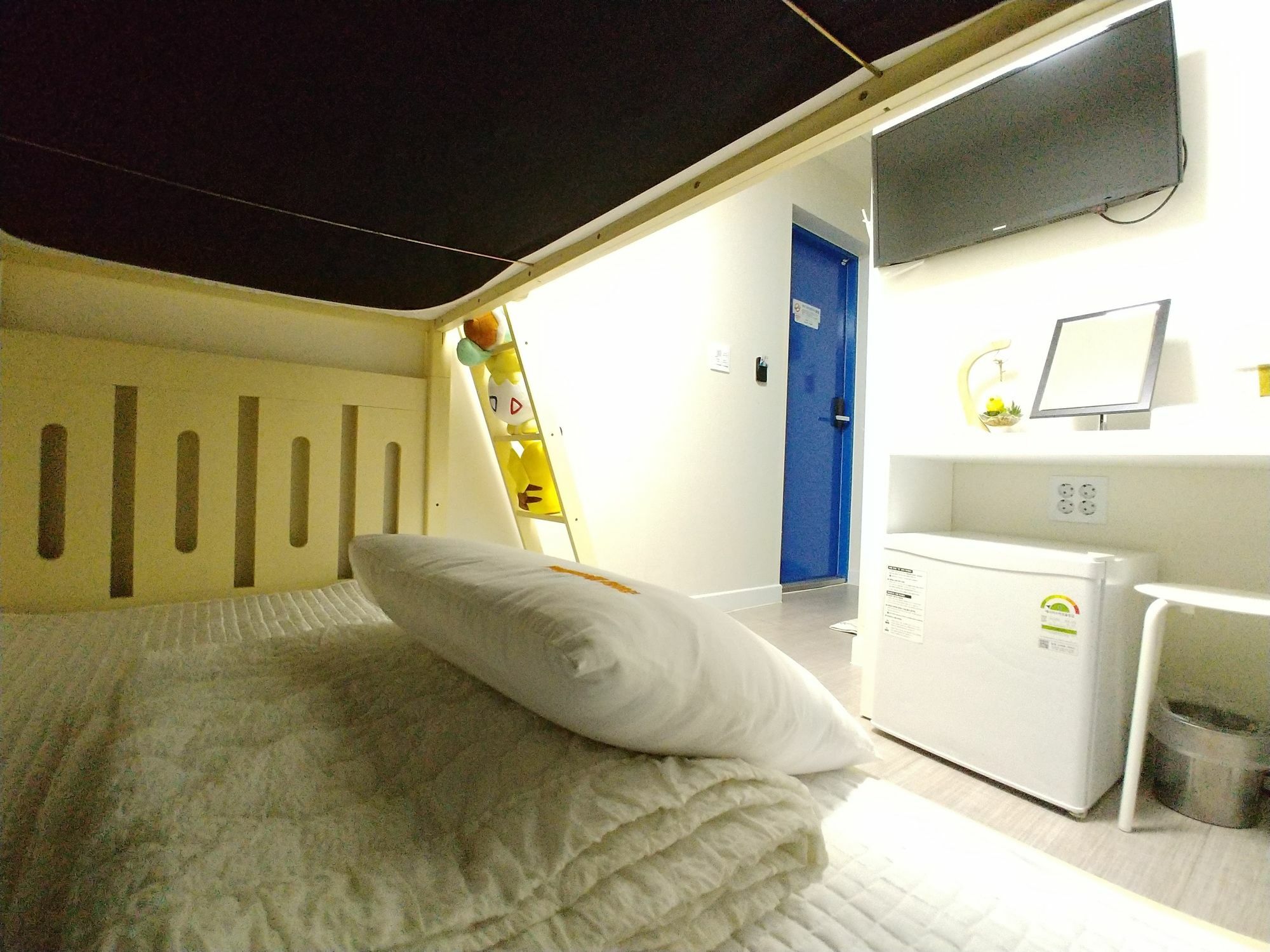 Road Myeongdong Hotel Seoul Bagian luar foto