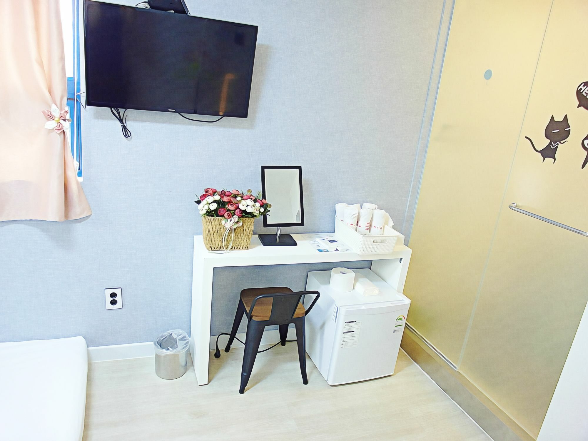 Road Myeongdong Hotel Seoul Bagian luar foto