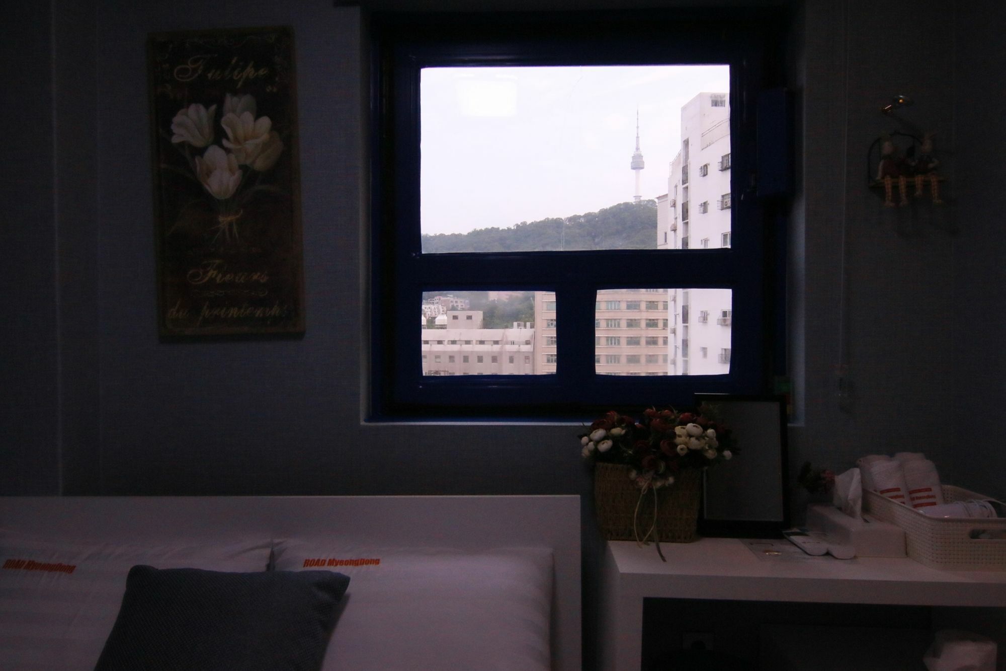 Road Myeongdong Hotel Seoul Bagian luar foto